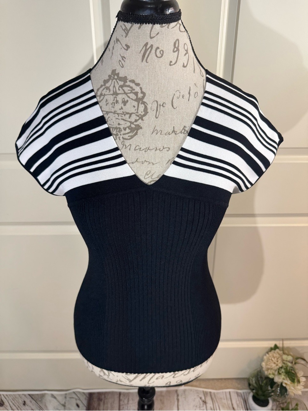 Vintage Cabo Black & Cream Striped V-Neck Bodycon Knit Top Small